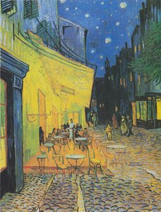 Terraza de cafés en la Place du Forum en Arles por la noche
